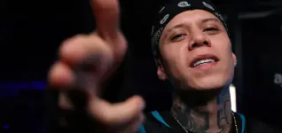 Santa Fe Klan estrena 'Baile cholo'