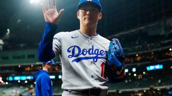 Dodgers vence a Brewers con juego de Yamamoto y se va arriba 2-0