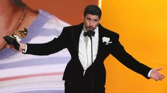 Benito Antonio Martínez Ocasio, mejor conocido como Bad Bunny, ha escrito su nombre en los libros de historia tras ganar el Premio Grammy al álbum del año con su más reciente proyecto 