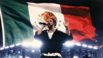 Bad Bunny sorprende en conferencia de prensa previa al Super Bowl 2026