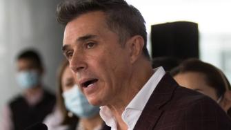 El diputado con licencia Sergio Mayer anunció que regresará a la Cámara de Diputados, tras su participación en el reality La Casa de los Famosos, y afirmó que no ha sido notificado de una suspensión de derechos en Morena.