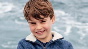 El Príncipe Louis cumple 8 años y su nuevo retrato confirma que es idéntico a William