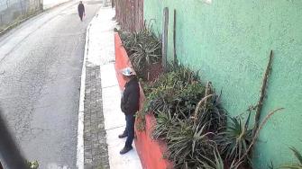 Mujeres de Pachuca denunciaron la presencia de un presunto exhibicionista en avenida Palmitas. Vecinas exigen mayor vigilancia y rondines policiales ante el temor por su seguridad.