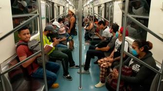 Diversas estaciones del Metro de la Ciudad de México han cambiado de nombre e ícono con el paso de los años para ofrecer mejores referencias geográficas, evitar confusiones y reflejar aspectos históricos o sociales.