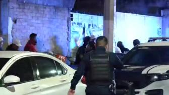 Un hombre de entre 30 y 35 años fue asesinado a balazos dentro de un estacionamiento en la colonia América, alcaldía Miguel Hidalgo. Los agresores escaparon en motocicleta rumbo a Naucalpan y las autoridades investigan el caso.