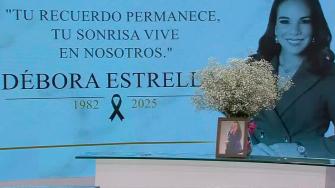 A un año de la muerte de Débora Estrella, sus compañeros de TELEDIARIO rendimos homenaje a la conductora y recordamos su trayectoria, profesionalismo, carisma y el legado que dejó durante siete años frente a las pantallas.