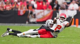 Receptor de Kansas City sufre grave lesión en el tobillo ante los Raiders