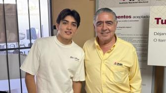 Gil Morita se viraliza por tramitar su INE
