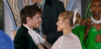 Ethan Slater y Ariana Grande