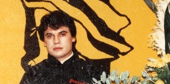 'El Divo de Juárez', famoso cantante de regional mexicano.