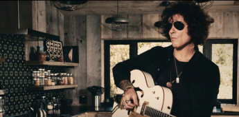 Enrique Bunbury pide a sus fans vivir el presente y guardar los celulares durante sus conciertos