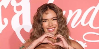 Karol G lanza Tropicoqueta, un homenaje vibrante a lo latino con paso firme hacia una gira mundial