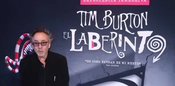 Tim Burton afirma: “Fui a la escuela con mexicanos; conozco la cultura” durante su paso por CDMX
