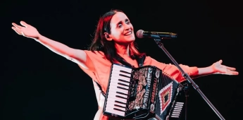 Julieta Venegas premiada en España por su compromiso social