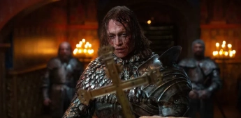 En el corazón de esta historia se encuentra Caleb Landry Jones, elegido para protagonizar esta historia.