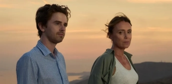 Freddie Highmore se reinventa con su nuevo proyecto