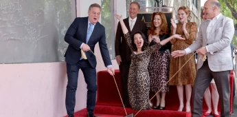 Fran Drescher recibe estrella en el Paseo de la Fama