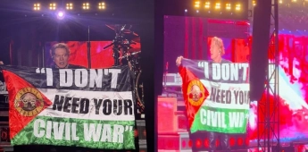 Axl Roses con la bandera de Palestina