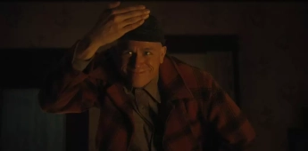 Charlie Hunnam es Ed Gein en la nueva serie de Netflix