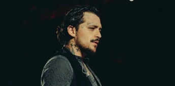 Christian Nodal vuelve a protagonizar intercambio de sombreros con una fan