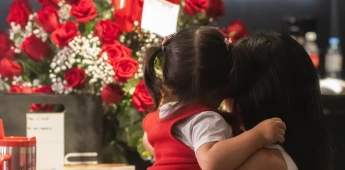 Cazzu e Inti posando juntas