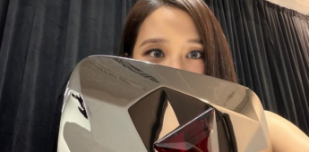 Jisoo a través de sus redes con el botón de diamante rojo