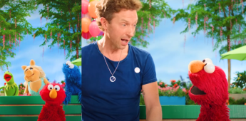 Coldplay junto a Elmo y Los Muppeds para anunciar el medio tiempo