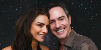 Mauricio Ochmann como invitado en podcast de Aislinn Derbez