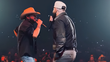 Duelo y Carin León en concierto