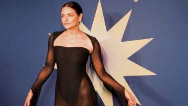 Aislinn Derbez