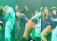 Bad Bunny sufre penoso accidente con su bailarina en pleno escenario