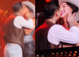 Christian Nodal y Ángela Aguilar se besan en concierto en el Auditorio Nacional