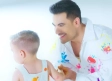 Carlos Rivera presenta por primera vez a su hijo León en un emotivo video musical