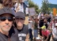 Eugenio Derbez y Alessandra Rosaldo se unen a protestas contra redadas migratorias en EE.UU.