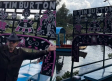 Tim Burton sorprende con paseo en Xochimilco previo a la inauguración de su exposición en CDMX