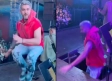 David Ortiz, vocalista de Dale Q’Va, sufre grave accidente en concierto tras desplome del escenario
