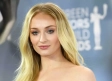 Sophie Turner luce cambio físico impresionante y habla sobre su transformación para interpretar a Lara Croft en la nueva serie Tomb Raider