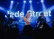 Apple Martin, hija de Chris Martin y Gwyneth Paltrow, debuta cantando en vivo