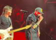 ECHANDO CHISPA: Carín León canta La Camisa Nengra junto a Juanes
