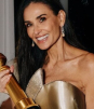 Demi Moore gana su primer Globo de Oro por su papel en La Sustancia