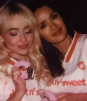 Sabrina Carpenter 'arresta' a Salma Hayek durante su concierto en Londres