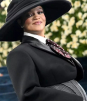 Muy a su estilo, Rihanna revela su tercer embarazo en la MET Gala
