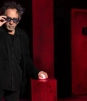 Tim Burton llega a CDMX para inaugurar “El Laberinto de Tim Burton”