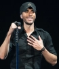 Enrique Iglesias lanza su biografía y celebra su retorno a los escenarios tras seis años