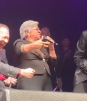 Echando Chispa: Luis Ángel El Flaco sube a una abuelita a cantar al escenario