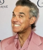 Irlandés demanda a Robbie Williams por “Angels”: exige justa compensación tras décadas de silencio