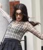 De tropiezo a triunfo: la divertida caída de Anne Hathaway que se volvió viral