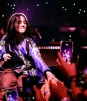 Billie Eilish sufre agresión de un fan durante su concierto en Miami