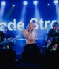 Apple Martin, hija de Chris Martin y Gwyneth Paltrow, debuta cantando en vivo