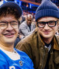Joe Keery y Gaten Matarazzo son vistos juntos en el partido de hockey en Nueva York